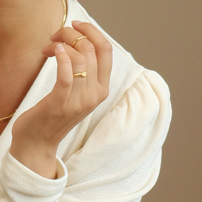 Mila signet ring